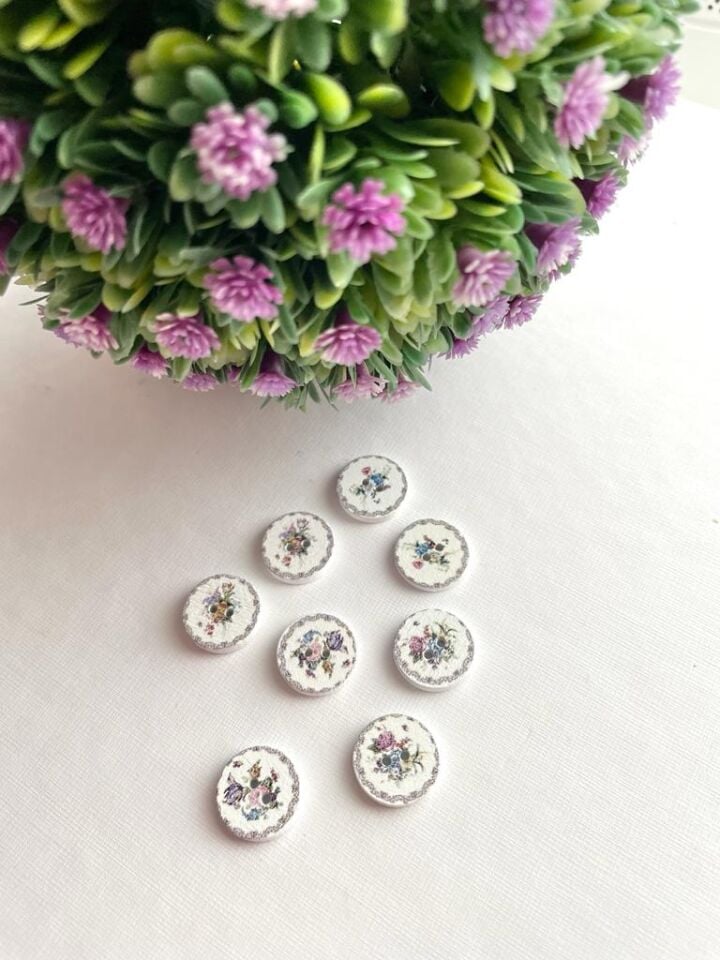 BEYAZ DÜĞME ÇİÇEK 8 ADET 1,5 CM