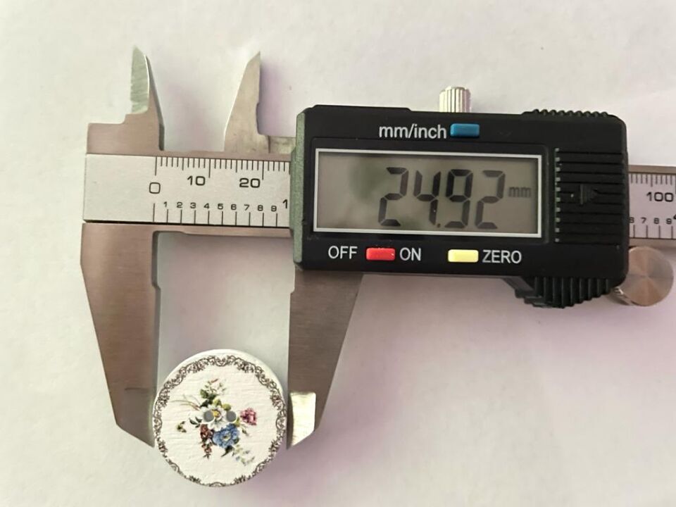 BEYAZ DÜĞME ÇİÇEK 8 ADET