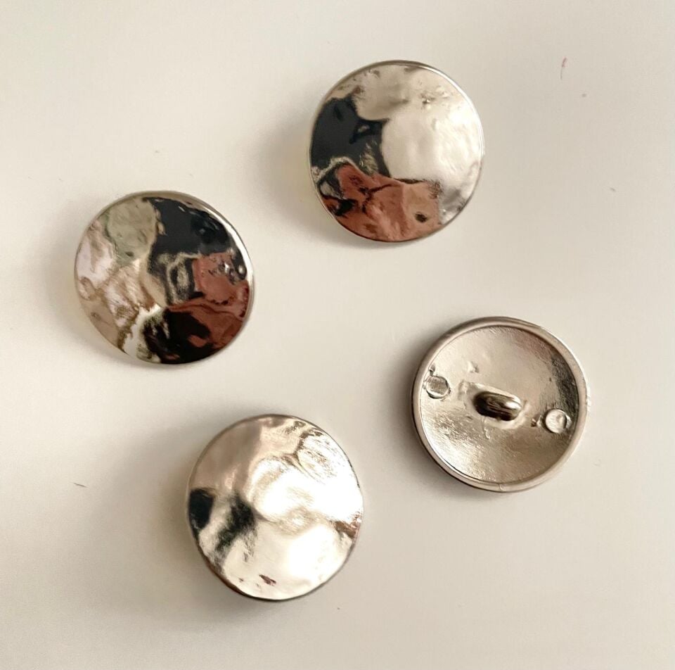 EZİK DESENLİ METAL DÜĞME GÜMÜŞ  1 ADET